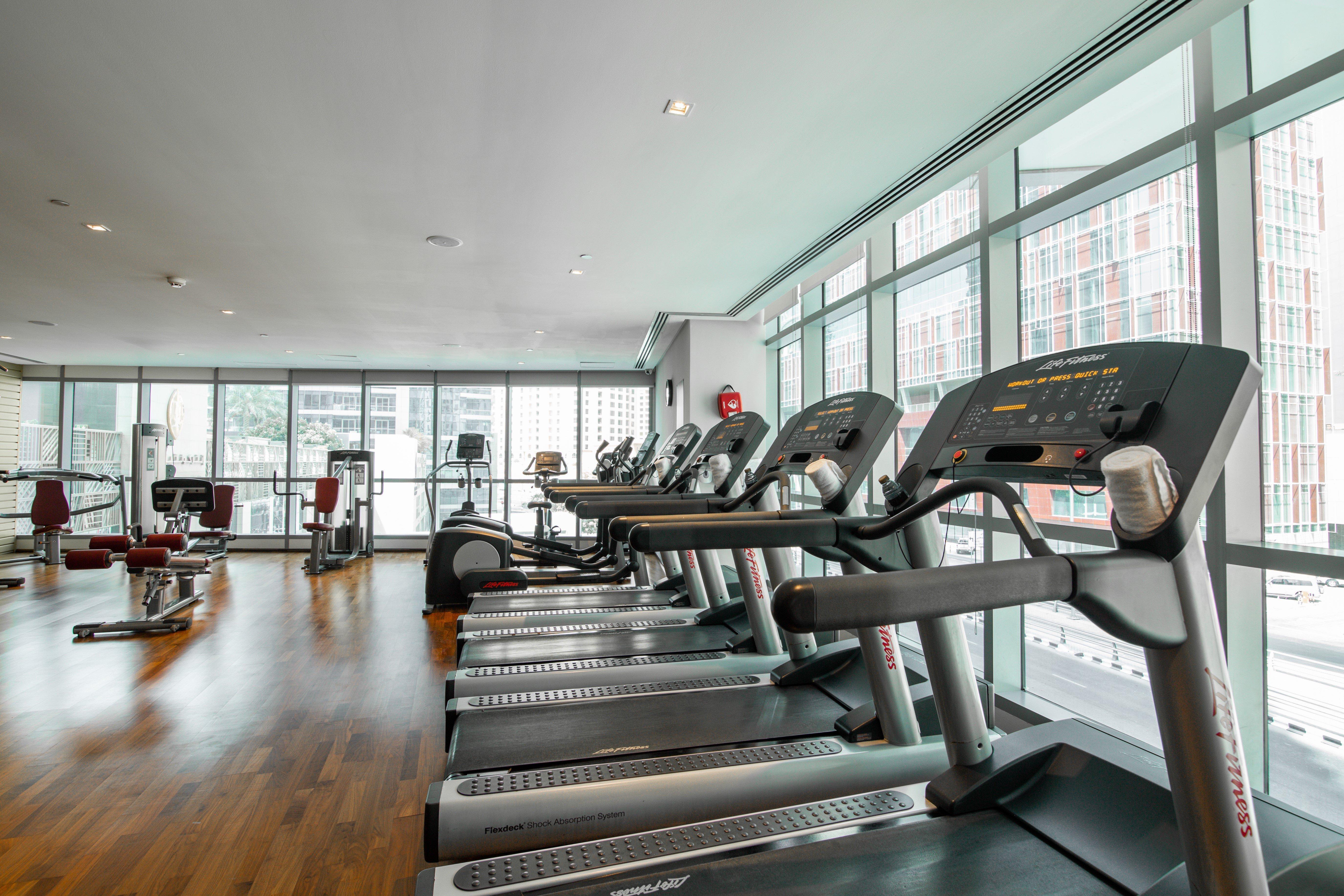 Intercontinental Dubai Marina By Ihg Hotel Kültér fotó A row of treadmills