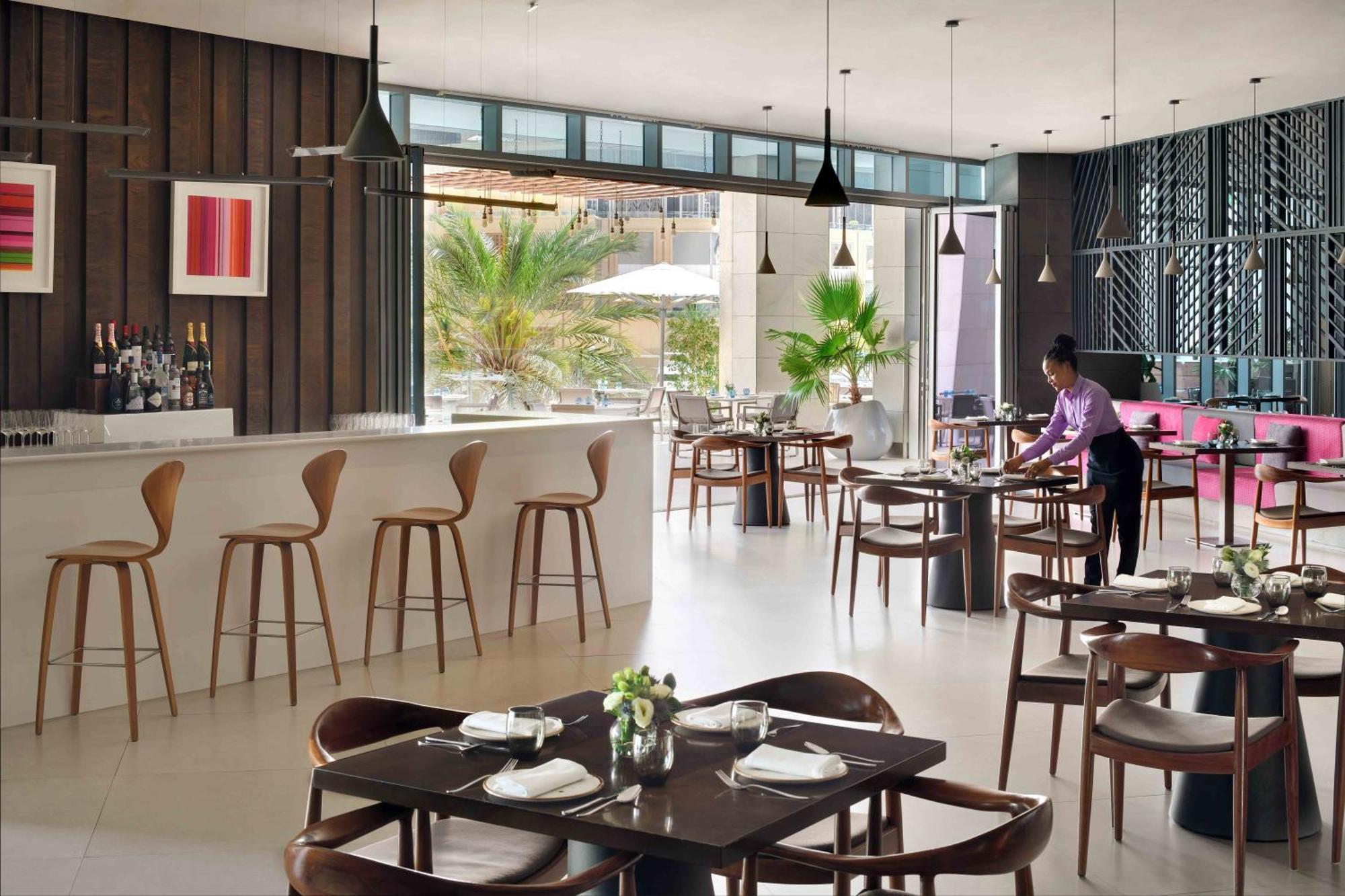 Intercontinental Dubai Marina By Ihg Hotel Kültér fotó The restaurant