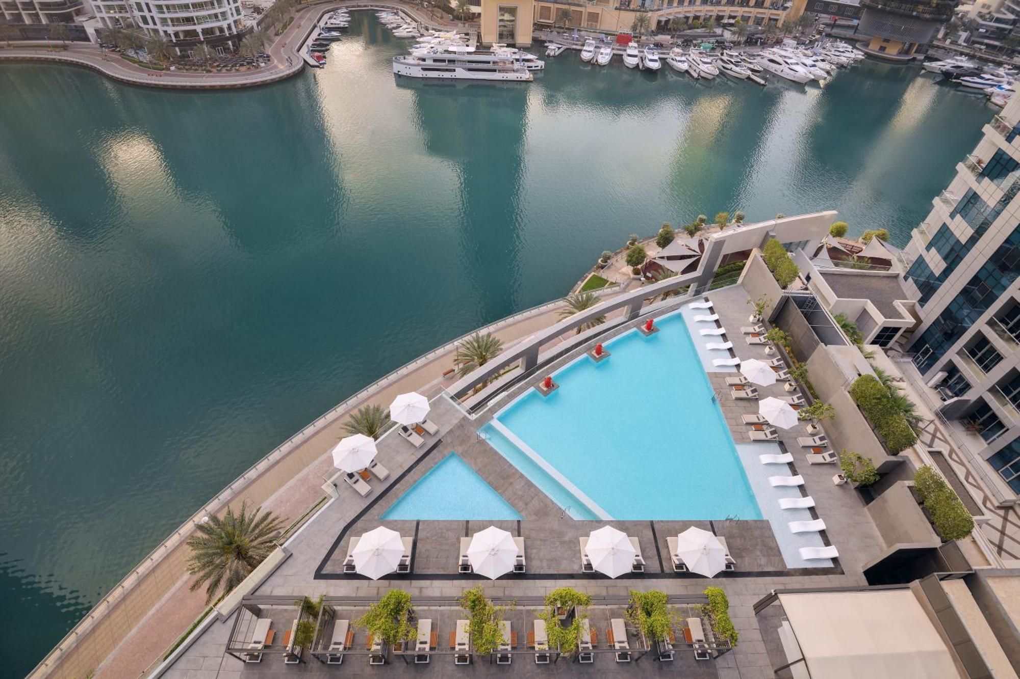 Intercontinental Dubai Marina By Ihg Hotel Kültér fotó The swimming pool at the Address Downtown